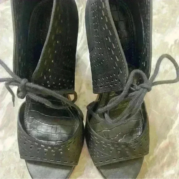 Gianni Bini Shoes Womens Size 9.5 Black Block Heel Lace Leather Peep Toe Cutout - Picture 12 of 12